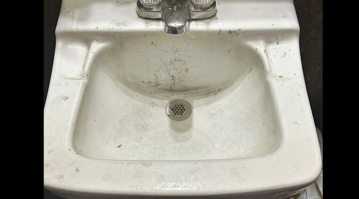 Stained porcelain sink before deep cleaning